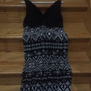Sleeveless black and white patterned maxi dress
